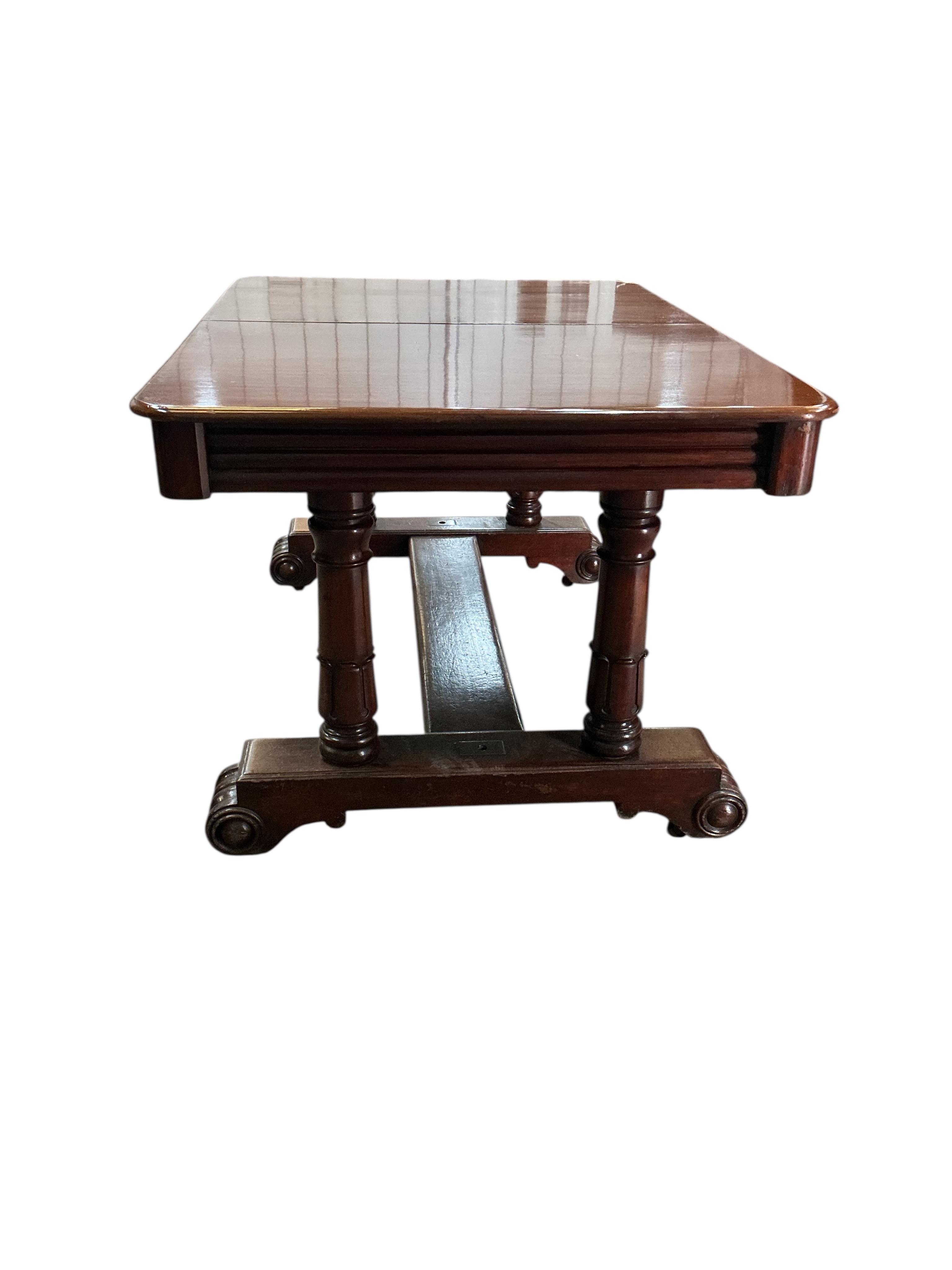 A Victorian mahogany extending dining table, possibly from a ship, two leaves, 196cm extended, depth 94cm, height 76cm